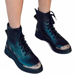 Steve Madden Farley Distressed Leather Boots